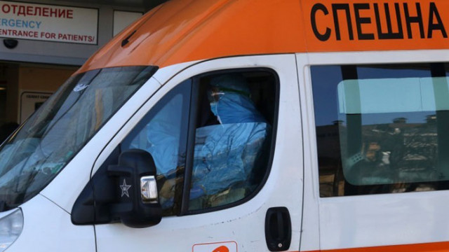 Шофьор блъсна 2-годишно момиченце и избяга